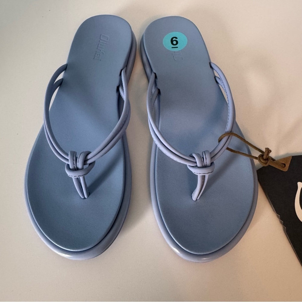 NWT OluKai Women’s Aka Cloud Blue Flip Flop Size 6 Sandals - Picture 5 of 8
